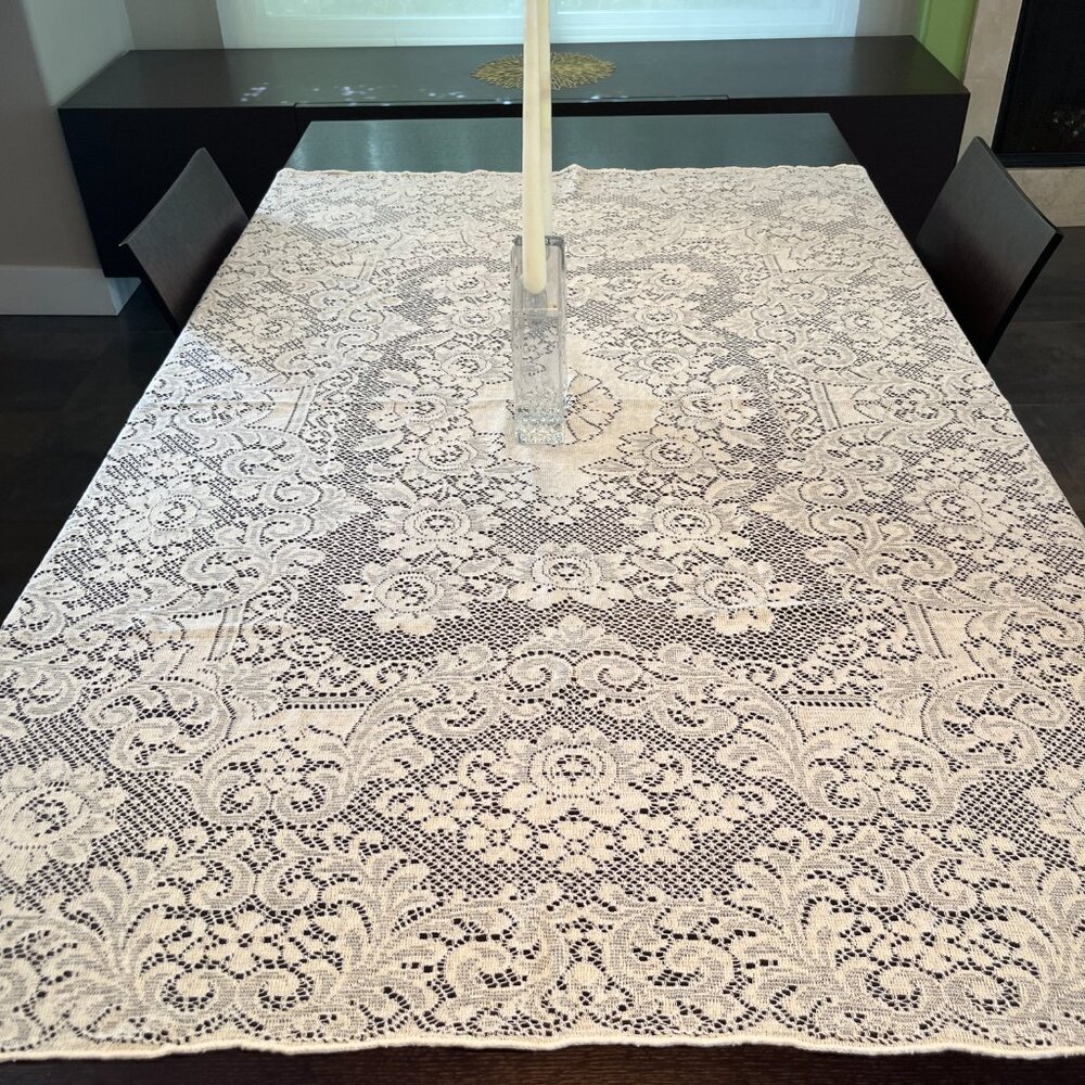 Large Lace Tablecloth - Picture 6 of 8
